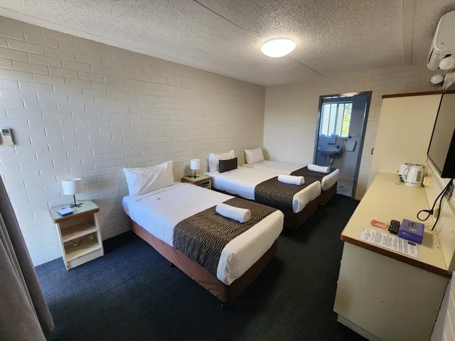 غرفة أساسية ثلاثية بثلاثة أسرّة، Crest Motor Inn 3/3