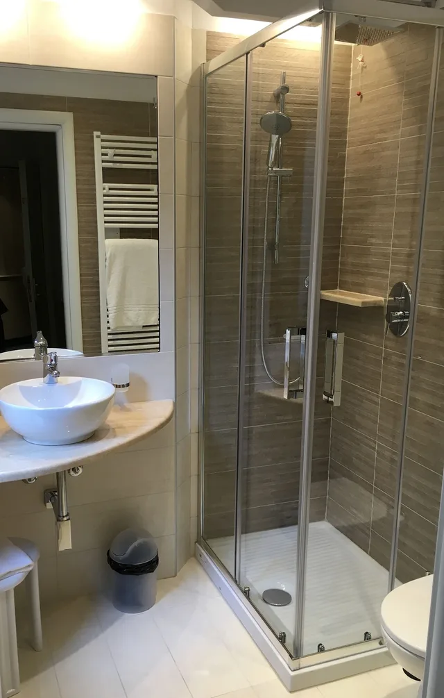 Room, Triple, 1 Double and 1 Single Bed, Flora Hotel Milan 9/10