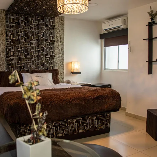 جناح بسرير كوين، Hotel Velario 3/10