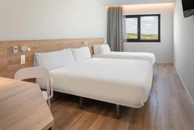 غرفة عائلية، B&B HOTEL Ecija 4/7