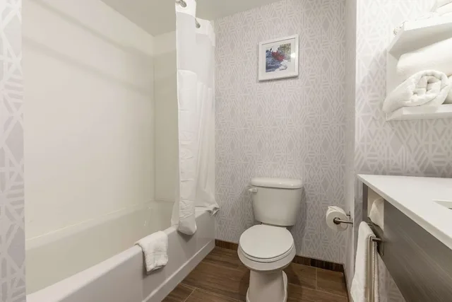 غرفة بسرير كينج مع أريكة بحوض جاكوزي، Hampton Inn Camden Sc 4/5