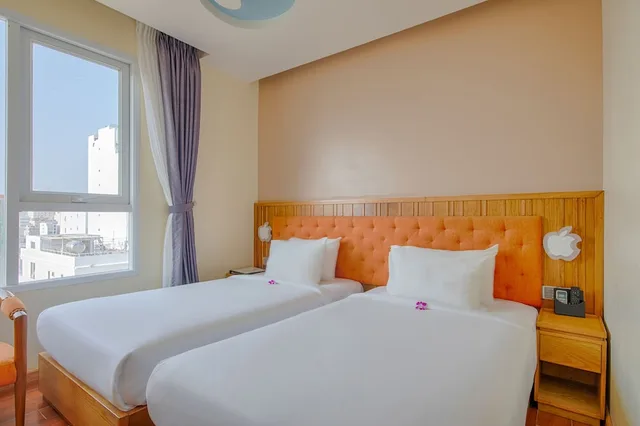 غرفة عائلية ثلاثية بسرير كينج وسرير فردي بإطلالة على المدينة، Sea Queen Hotel 1/4