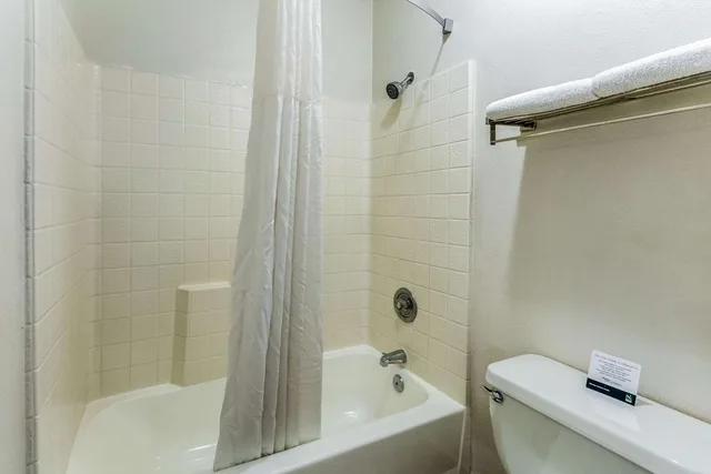 Upgrade, King Bed، Quality Inn Fresno Near University 3/4