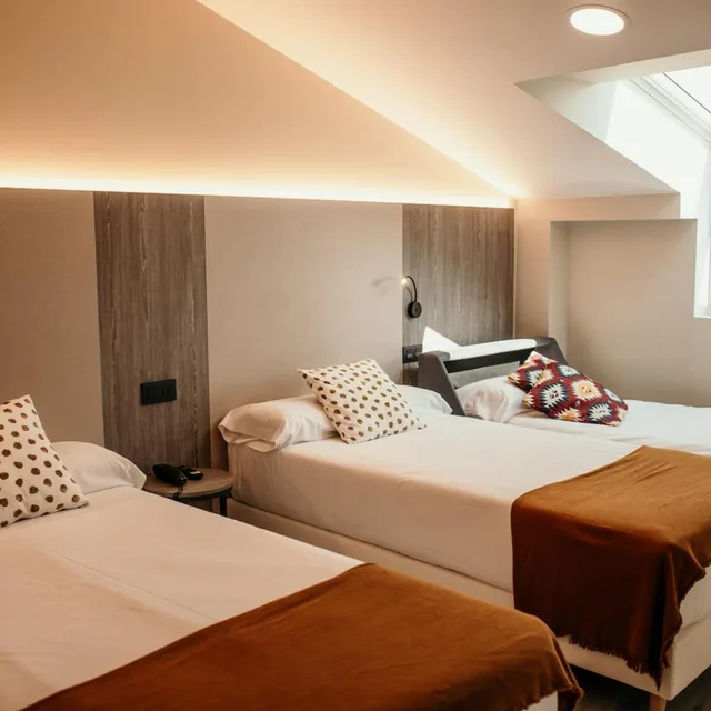 غرفة ثلاثية، Hotel Lux Melide 2/8