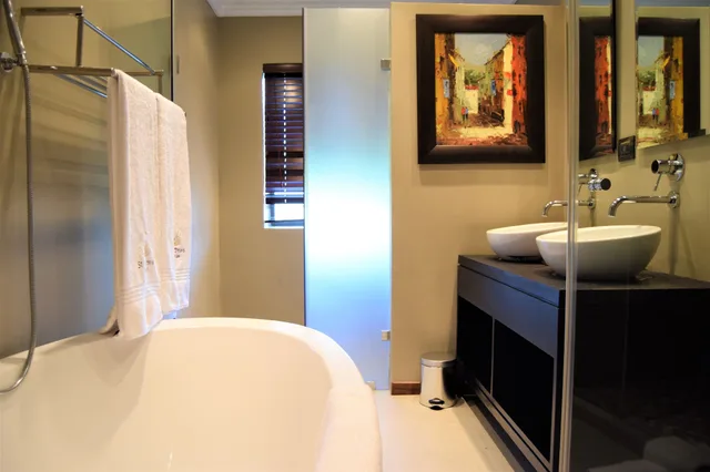 غرفة قياسية بسرير كينج بإطلالة على البحيرة، St Andrews Signature Hotel Spa 10/10