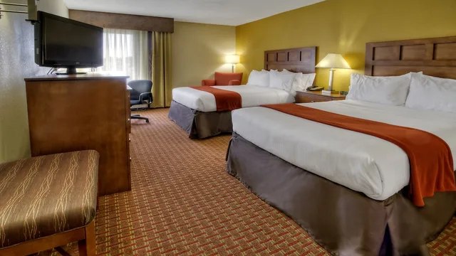 Standard, 2 Double Beds, Accessible, Holiday Inn Express Greenville 1/10
