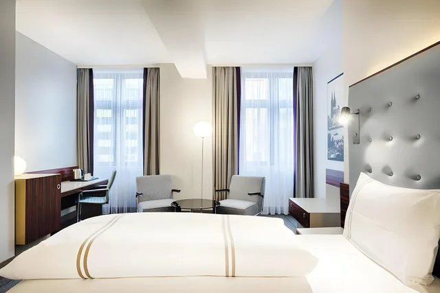 غرفة بسرير مزدوج أو سريرين منفصلين لذوي الإعاقة، Premier Inn Cologne City Mediapark Hotel 1/1