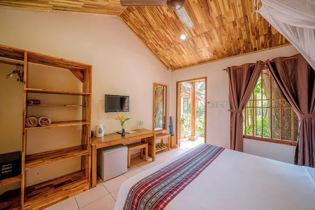 بنغل سوبيريور بسرير كينج بإطلالة على الحديقة، La Mer Resort 1/10