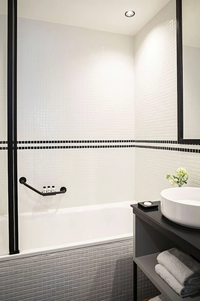 Connecting, Family, Queen and Twin Beds, Best Western Premier The Blake Paris Gare Saint Lazare 4/4