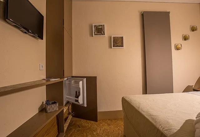 غرفة رومانسية بسرير مزدوج، Alluar Lodge 1/3