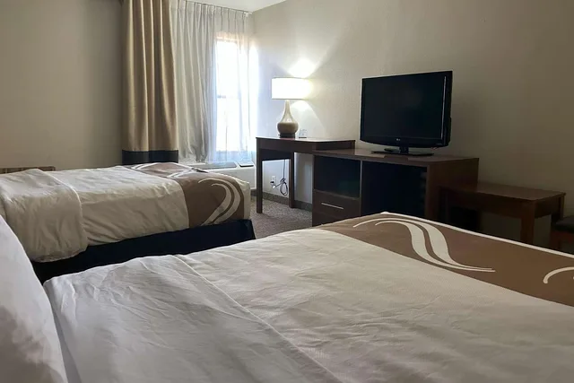 غرفة بسريرين مزدوجين، Quality Inn & Suites Tarboro - Kingsboro 6/9