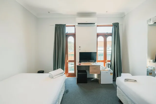 Room, Twin Beds, Shared Bathroom, Newtown Cozystays 4/8