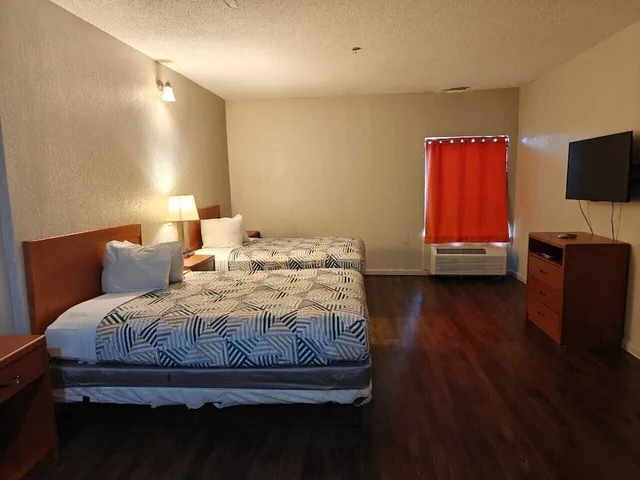 Standard, 2 Queen Beds, Budgetel Inns & Suites - Atlanta Galleria Stadium 2/5