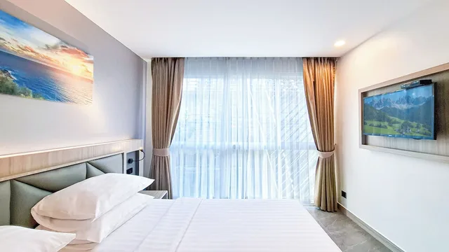 Standard, King Bed, Clarian Hotel Beach Patong 9/10