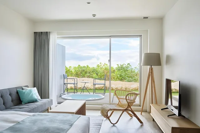 Private Jacuzzi Twin Room، Watermark Hotels and Resorts Okinawa Miyakojima 1/1