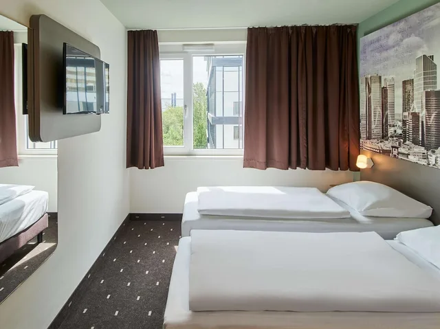 غرفة ثلاثية بثلاثة أسرّة، B&B Hotel Frankfurt-West 1/7