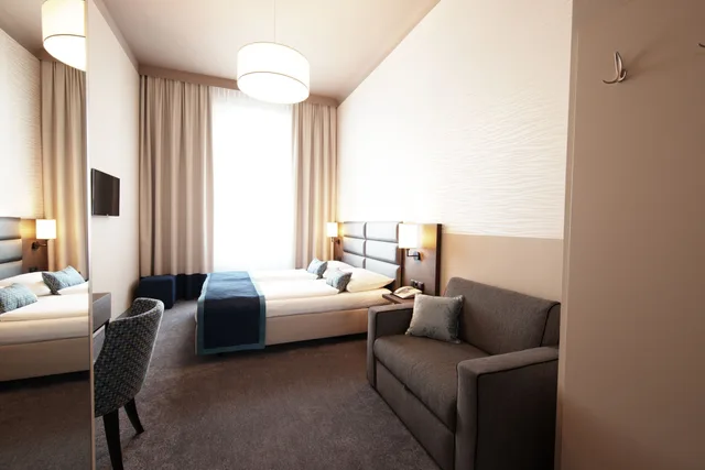 غرفة سوبيريور ثلاثية بسريرين منفصلين مع أريكة، HOTEL DREI KRONEN VIENNA CITY 7/10