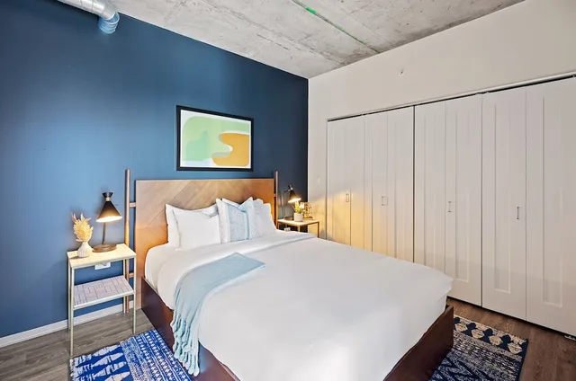جناح بسرير كوين، Placemakr Premier SoBro 1/2