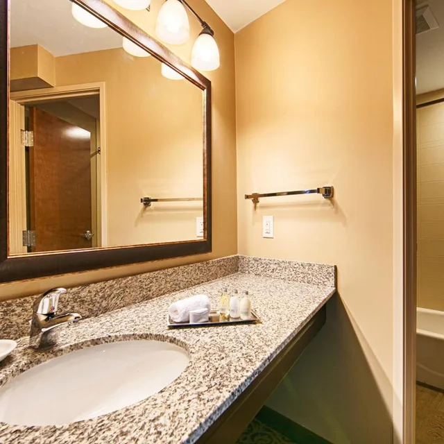 جناح بسريرين كوين وسرير كوين مع أريكة، Best Western Plus Intercourse Village Inn & Suites 5/6