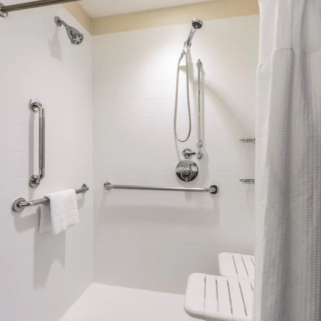 جناح بسرير كينج مع سرير سحّاب إضافي مع أريكة لذوي الإعاقة، SPRINGHILL SUITES DALLAS PLANO/FRISCO 5/5