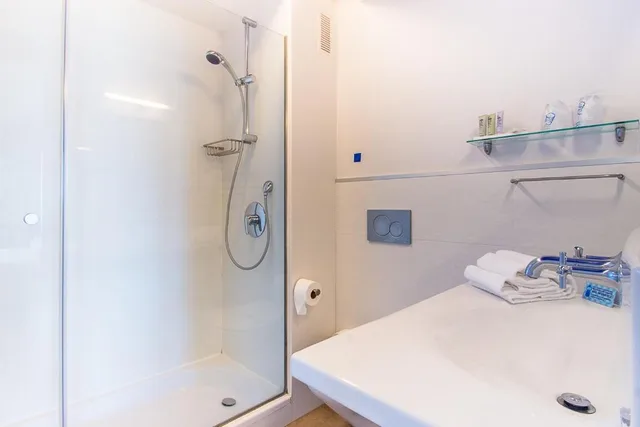 غرفة ثلاثية، Meridional Hotel 7/7