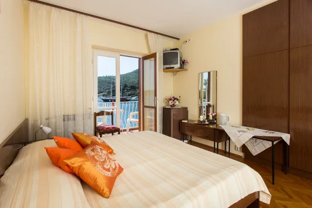غرفة بسرير كينج بإطلالة على البحر، Villa Malfi 6/10