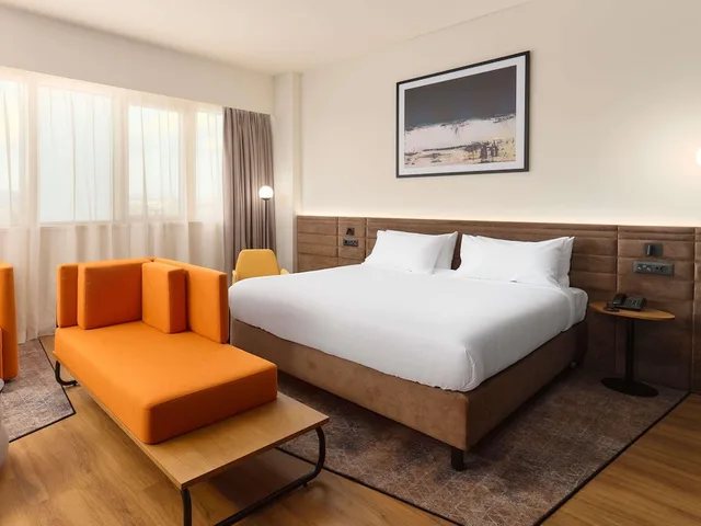 غرفة ديلوكس بسرير مزدوج مع أريكة، Novotel Zagreb 1/5