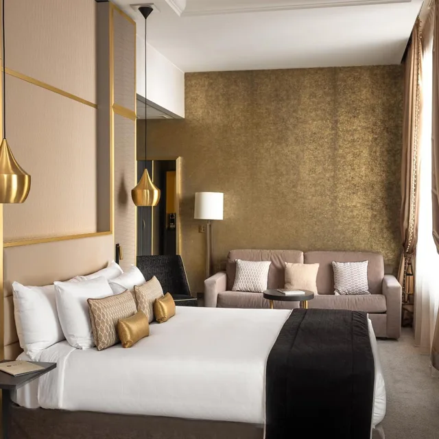 جناح جونيور بسرير كينج وسرير كوين، Niepce Paris Curio Collection By Hilton 2/3