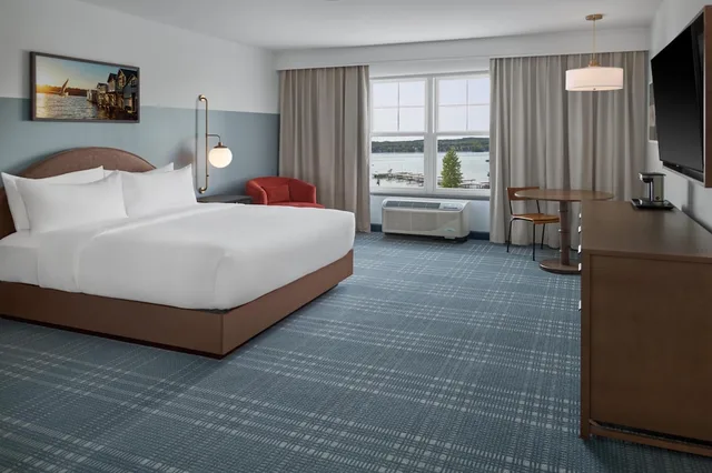 Room, King Bed, Lake Side, Accessible، Hotel Canandaigua, Tapestry Collection by Hilton 1/10