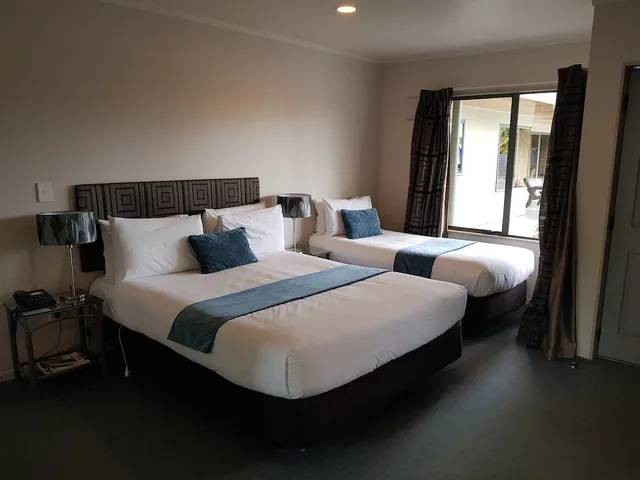 Spa, Studio, 1 Queen and 1 Single Bed, Jetted Tub، Portmans Motor Lodge 1/10