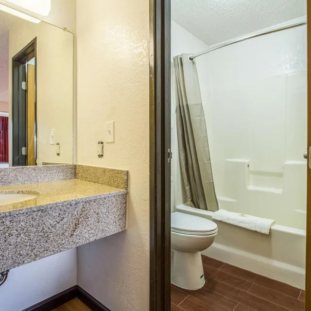 غرفة بسرير كوين للمدخنين، Motel6 Ashland, OH 9/10