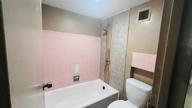 غرفة قياسية بسرير كينج، Hallmark Inn By OYO Fort Wayne 4/4