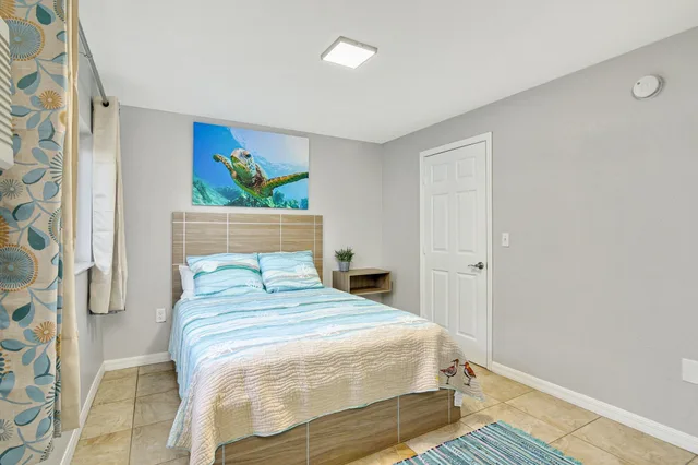 جناح ديلوكس بسرير كينج وسرير كوين بغرفتي نوم بمطبخ، Latitude 26 Waterfront Resort & Marina 3/9
