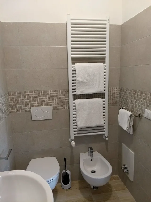 Economy, Queen Bed, San Polo Star 2/4