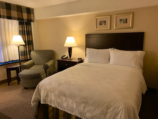 Room, Queen Bed, Holiday Inn Johnstown-Downtown 1/1