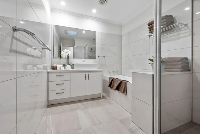 3 Bedrooms, Villa, 2 Queen and Twin Beds, Fawkner Suites Serviced Apartments 4/4