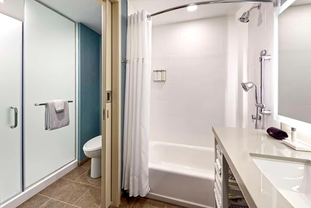 جناح بسريرين كوين، Anaheim Suites Hotel 3/3