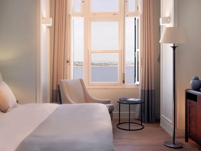 غرفة ديلوكس بسرير مزدوج بإطلالة على البحر، Poseidonion Grand Hotel 1/5