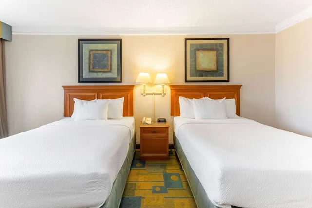 غرفة ديلوكس بسريرين مزدوجين لذوي الإعاقة، La Quinta Inn And Suites By Wyndham Redding 2/3