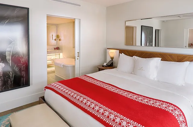 جناح بسرير كينج بإطلالة على البحر بغرفة نوم واحدة، Faena Hotel Miami Beach 2/5