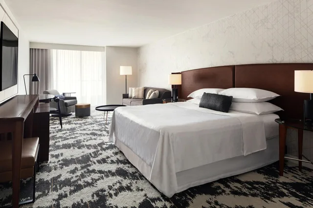جناح جونيور بسرير كينج، SHERATON VANCOUVER AIRPORT HOTEL 1/3