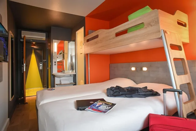Room, Triple, 3 Beds, Ibis Budget Saint Lo 3/9