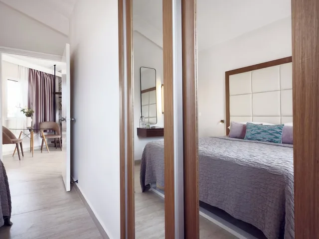جناح بأربعة أسرّة بإطلالة على المسبح بغرفة نوم واحدة، King Jason Paphos - Designed for Adults 2/2