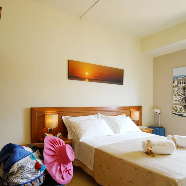 غرفة قياسية ثلاثية، La Bussola Hotel 3/8