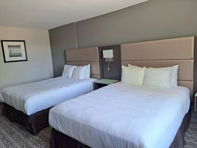Executive, 2 Queen Beds, Best Western Plus Vancouver Airport Hotel 1/4