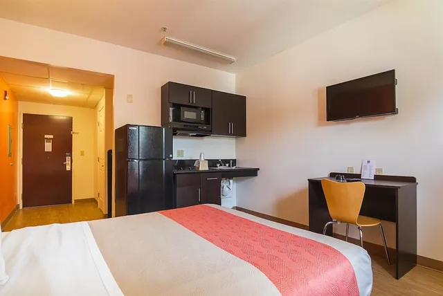 غرفة بسرير كوين بغرفة نوم واحدة للمدخنين، Motel6 Jonesboro, GA 1/4