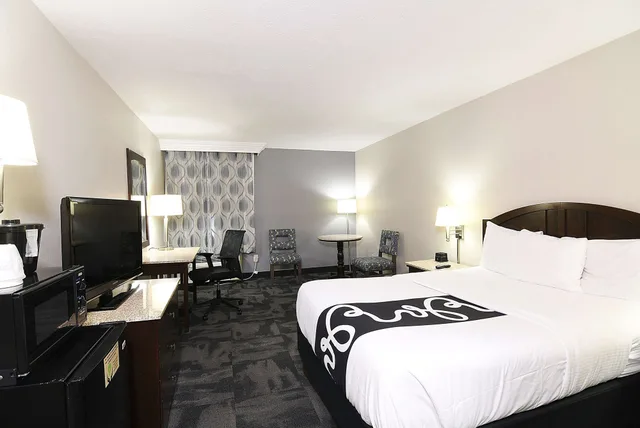 جناح بسرير كينج، La Quinta Inn Springfield South 3/6