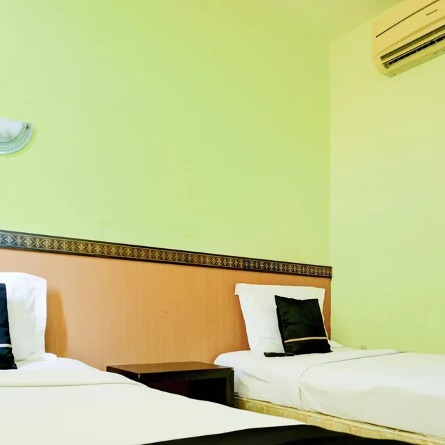 Standard, Twin Beds, OYO 2255 Hotel Aifih 4/9