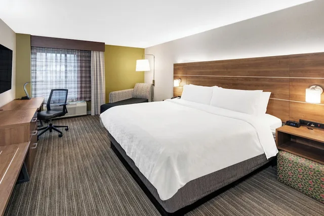 Standard, King Bed, Accessible, Holiday Inn Express Hotel And Suites Providence Woonsocket 1/3