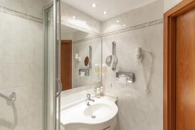 غرفة مفردة بسرير كوين، Hotel Markgraf Leipzig 5/6